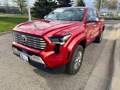 Certified 2025 Toyota Tacoma Limited AWD/4WD image 36