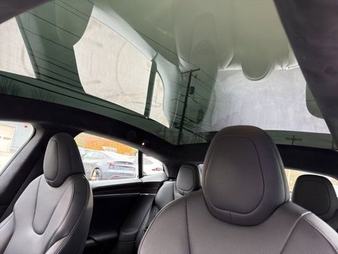 Used 2022 Tesla Model S image 19