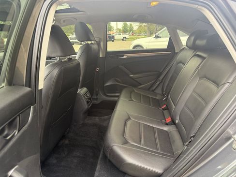 Used 2018 Volkswagen Passat 2.0T SE FWD image 18