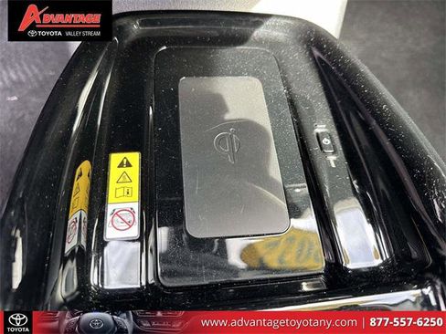 Certified 2022 Toyota Prius XLE image 36