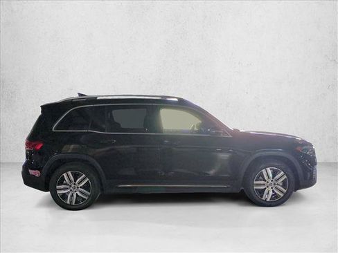 Used 2023 Mercedes-Benz EQB 300 4MATIC image 4