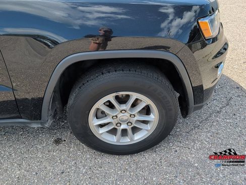 Used 2020 Jeep Grand Cherokee Laredo AWD/4WD image 15