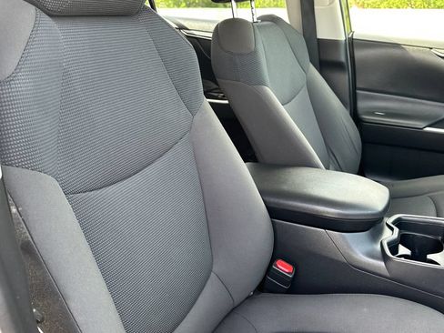Used 2020 Toyota RAV4 LE AWD/4WD image 9