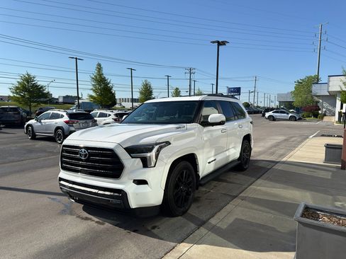 Used 2024 Toyota Sequoia SR5 w/ SR5 Premium Package AWD/4WD image 6