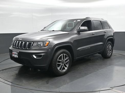 Used 2020 Jeep Grand Cherokee Laredo w/ 18" Wheel & 8.4" Radio Group AWD/4WD image 7