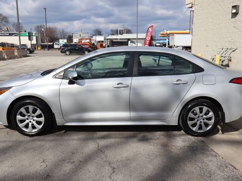 Used 2024 Toyota Corolla LE image 3