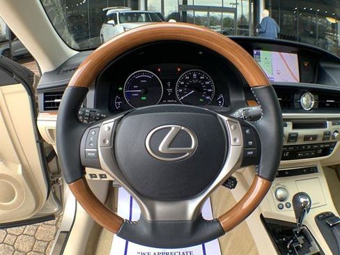 Used 2013 Lexus ES 300h w/ Luxury Pkg image 14
