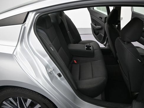 Used 2024 Nissan Altima 2.5 SV image 8