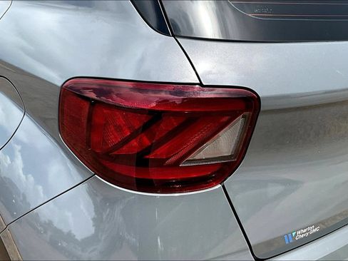 Used 2022 Hyundai Venue Limited FWD image 22