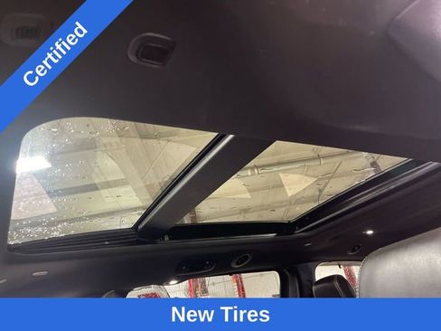 Certified 2025 Chrysler Pacifica Limited image 22