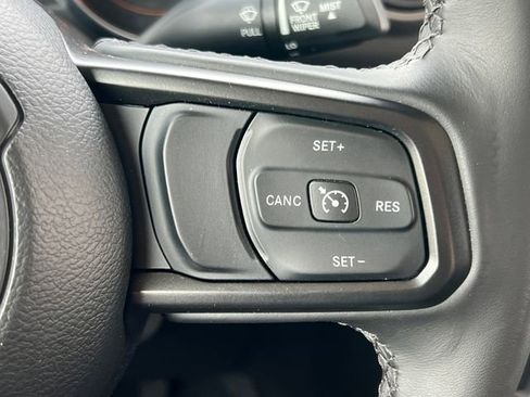 Used 2023 Jeep Gladiator Sport AWD/4WD image 21