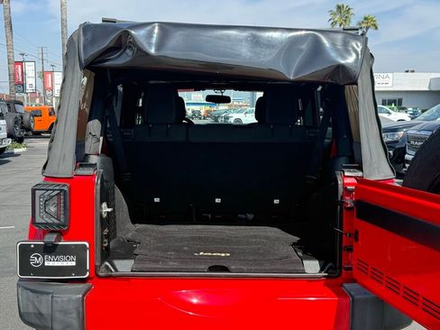 Used 2016 Jeep Wrangler Unlimited Sahara w/ Connectivity Group image 12