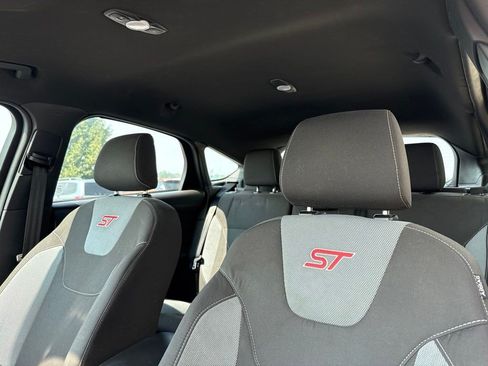 Used 2016 Ford Focus ST FWD image 8