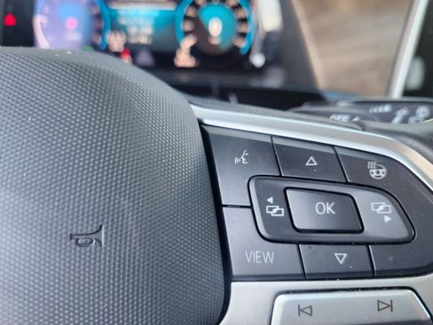 Used 2025 Volkswagen Atlas SE image 13