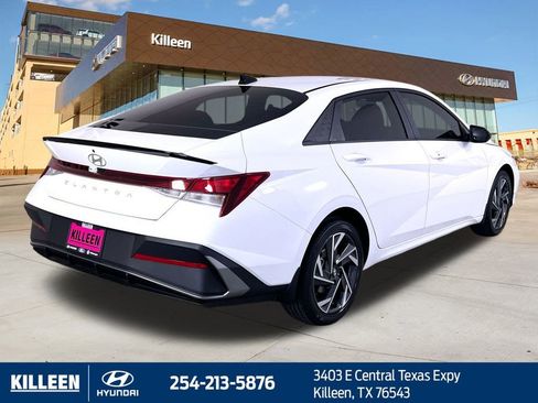 Used 2025 Hyundai Elantra Sport image 9