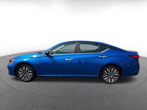 Used 2025 Nissan Altima 2.5 SV FWD image 7