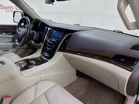 Used 2017 Cadillac Escalade ESV Luxury AWD/4WD image 33
