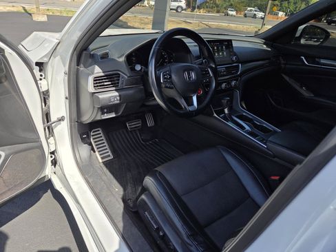 Used 2018 Honda Accord Sport image 11
