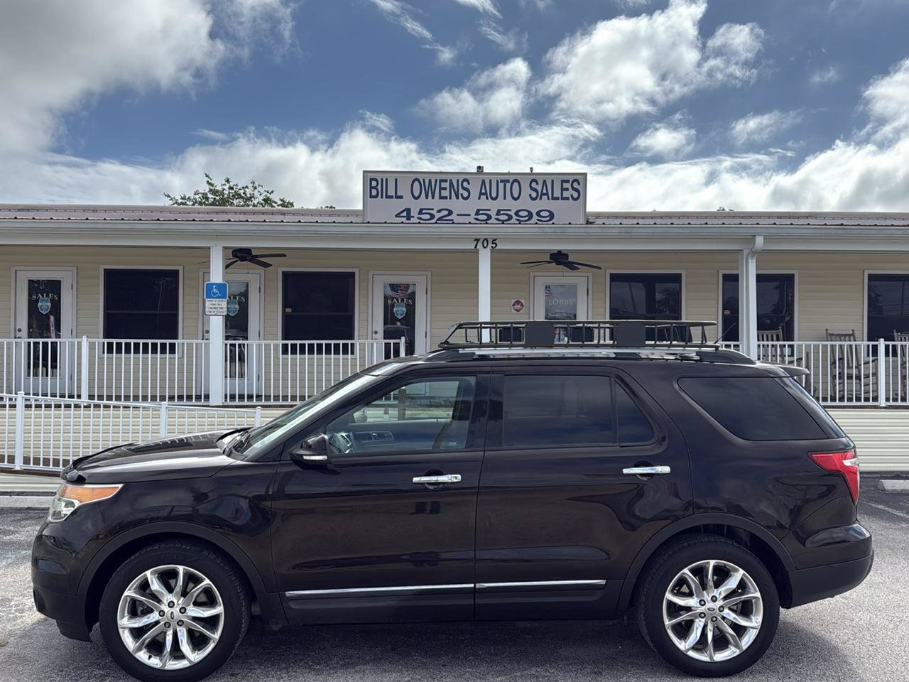 Used 2014 Ford Explorer XLT w/ Equipment Group 202A FWD image 2