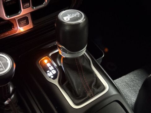 Used 2019 Jeep Wrangler Unlimited Rubicon AWD/4WD image 18