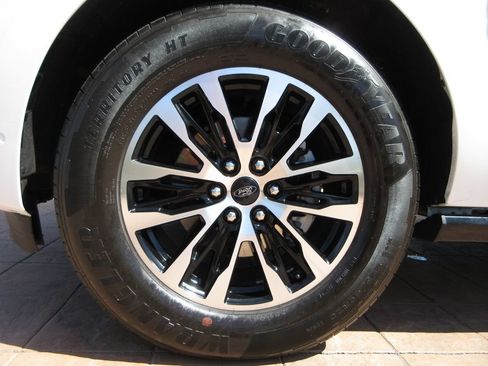 Certified 2025 Ford Expedition Max Platinum AWD/4WD image 9