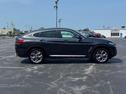 Used 2024 BMW X4 xDrive30i w/ Premium Package AWD/4WD image 3
