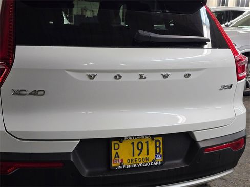 Certified 2023 Volvo XC40 B5 Ultimate w/ Protection Package Premier image 13