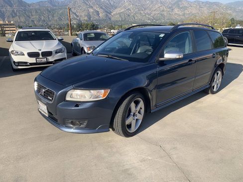 Used 2010 Volvo V50 T5 R-Design image 10