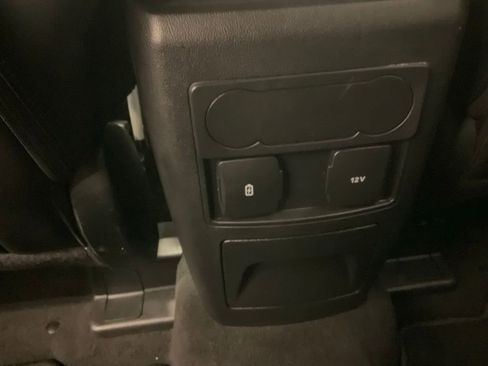 Used 2023 Ford Explorer XLT image 33