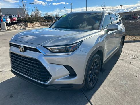 Used 2026 Toyota Grand Highlander XLE image 3