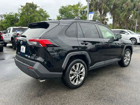 Used 2020 Toyota RAV4 XLE Premium FWD image 7