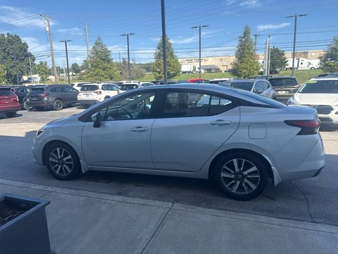 Used 2020 Nissan Versa SV FWD image 6