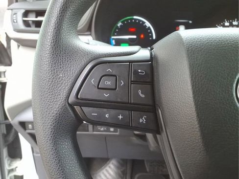 Used 2024 Toyota Sienna LE image 16