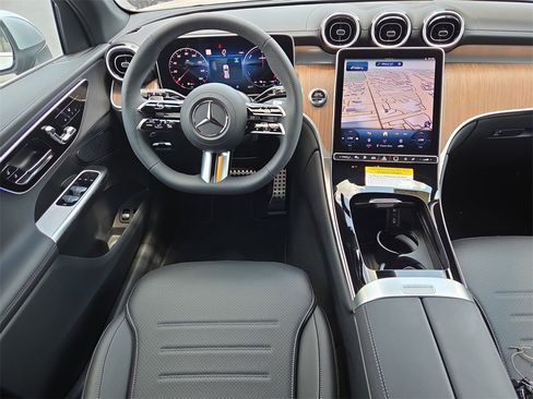 New 2025 Mercedes-Benz GLC 350e 4MATIC image 13