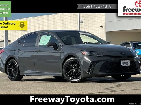 Used 2025 Toyota Camry SE FWD image 1