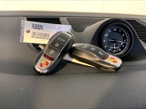 Used 2024 Porsche Macan image 21