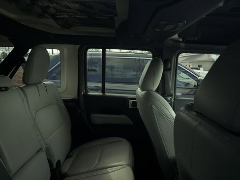 Used 2022 Jeep Wrangler Unlimited Sahara image 7