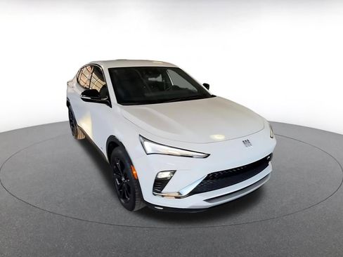 Used 2025 Buick Envista Sport Touring image 3