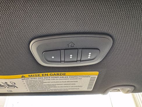 Used 2025 Chrysler Pacifica Select FWD image 19