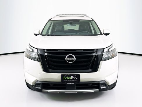 Used 2023 Nissan Pathfinder SL w/ Lighting Package (N92) AWD/4WD image 2
