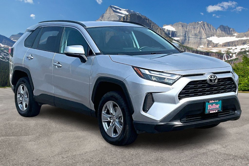 Used 2025 Toyota RAV4 XLE AWD/4WD image 12