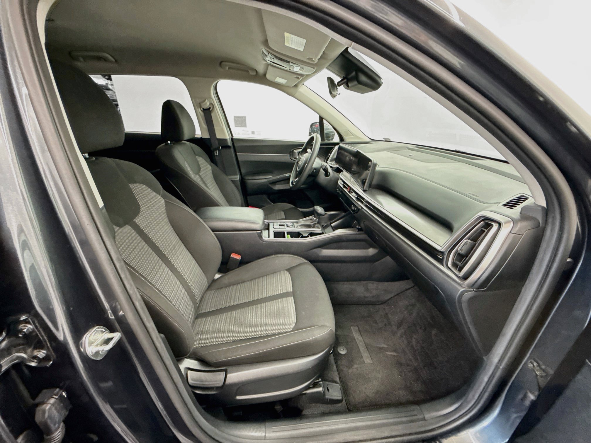 Used 2024 Kia Sorento LX FWD image 32