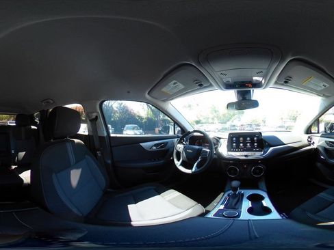 Used 2025 Chevrolet Blazer LT FWD image 42