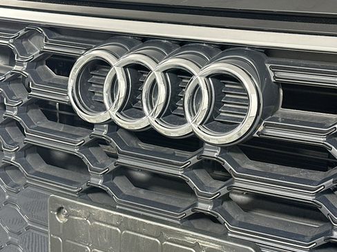 Used 2023 Audi Q5 2.0T Premium w/ Convenience Package image 15