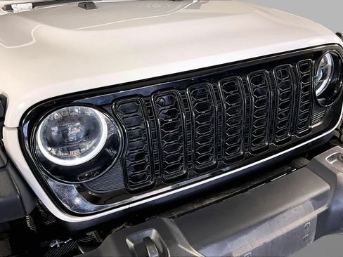 Used 2024 Jeep Wrangler Unlimited Sport AWD/4WD image 28
