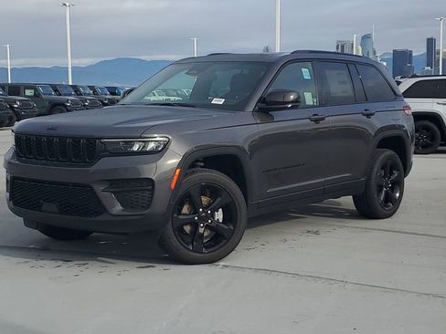 New 2025 Jeep Grand Cherokee Altitude image 34