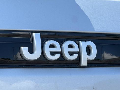 Used 2025 Jeep Grand Cherokee Limited AWD/4WD image 50