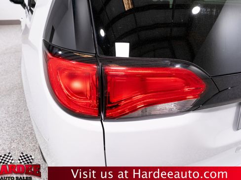 Used 2023 Chrysler Voyager LX FWD image 9