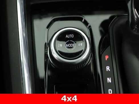 Used 2024 GMC Canyon Elevation w/ Convenience Package image 25