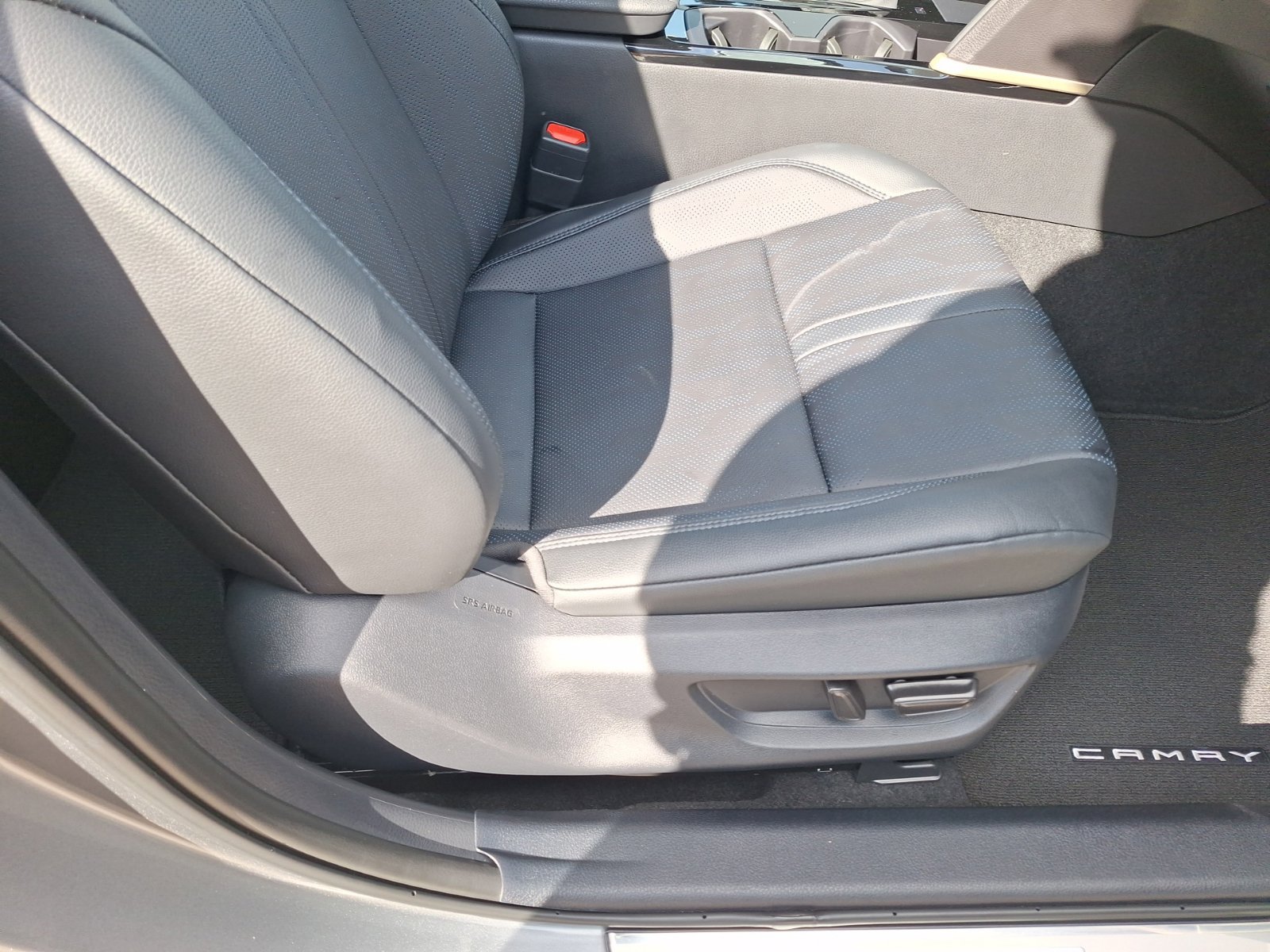 Used 2025 Toyota Camry XSE FWD image 33